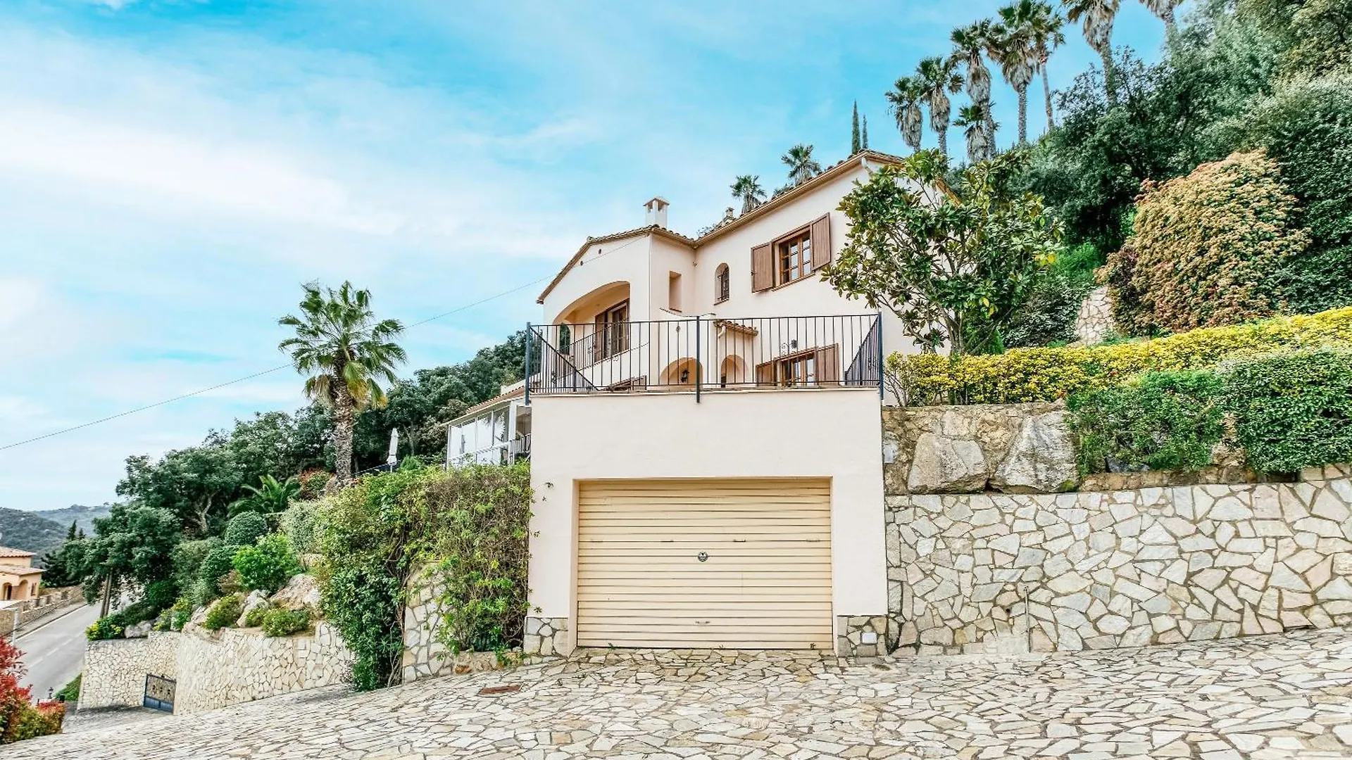 קלנג'ה Villa Q 0*,